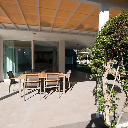1 Bedroom Seafront Apart W/pool, Garden, Free Wifi Göcek