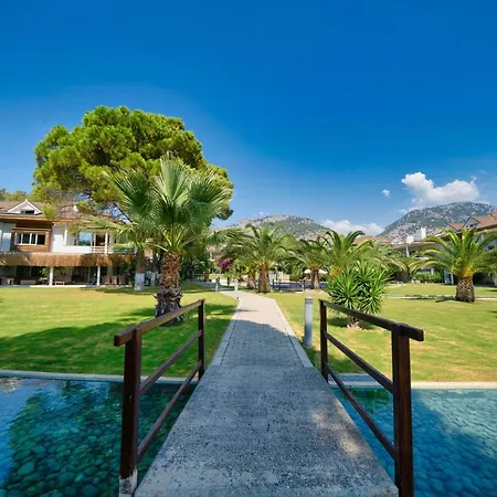 1 Bedroom Seafront Apart W/pool, Garden, Free Wifi