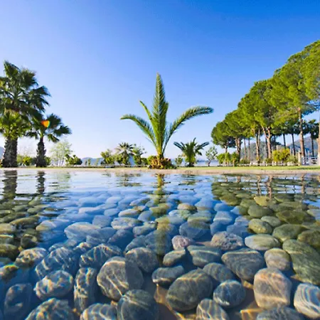 1 Bedroom Seafront Apart W/pool, Garden, Free Wifi Göcek
