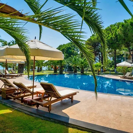 1 Bedroom Seafront Apart W/pool, Garden, Free Wifi Appartement Göcek