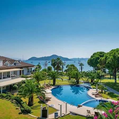 Appartement 1 Bedroom Seafront Apart W/pool, Garden, Free Wifi *