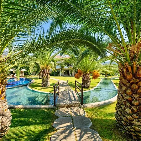 Daire 1 Bedroom Seafront Apart W/pool, Garden, Free Wifi