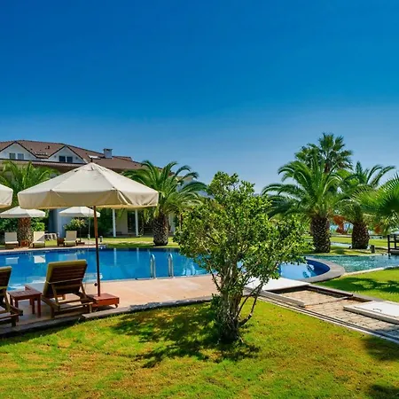 Daire 1 Bedroom Seafront Apart W/pool, Garden, Free Wifi