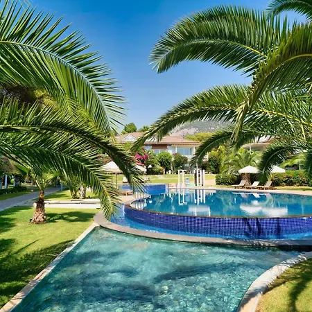 Daire 1 Bedroom Seafront Apart W/pool, Garden, Free Wifi