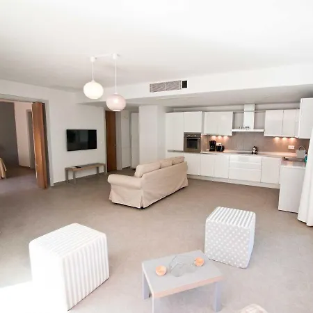 1 Bedroom Seafront Apart W/pool, Garden, Free Wifi Daire Göcek