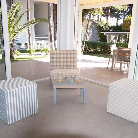 Daire 1 Bedroom Seafront Apart W/pool, Garden, Free Wifi